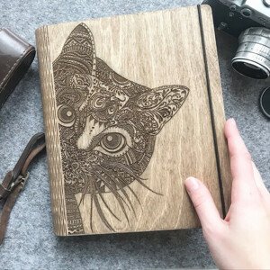 Drevený zápisník Mačička
